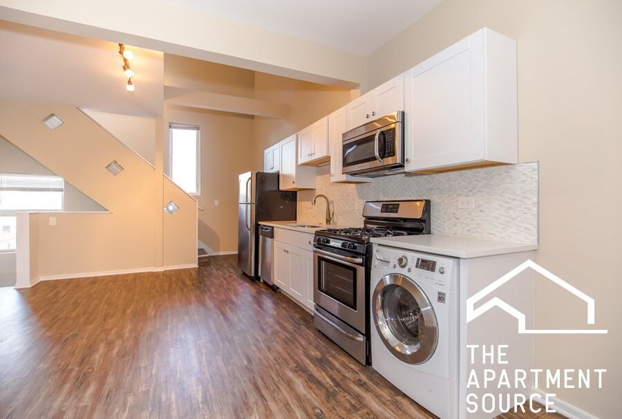 2445 N Clybourn Ave #2F - Photo 2 of 11