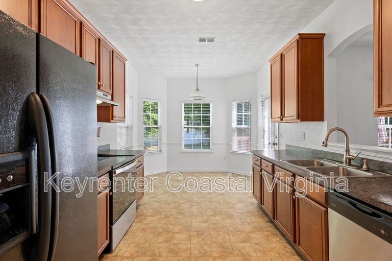 16221 Farah Ct - Photo 3 of 15