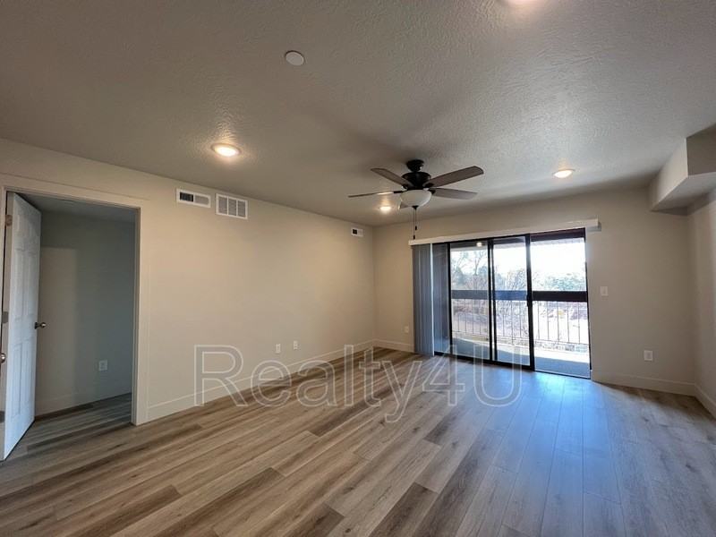 2244 N Canyon Rd - Photo 4 of 19
