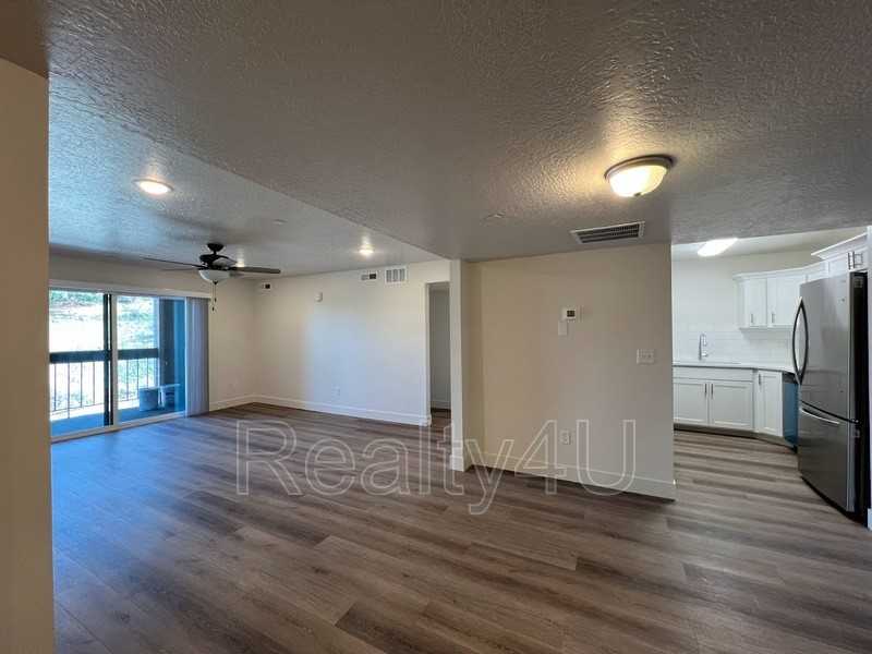2244 N Canyon Rd - Photo 5 of 19