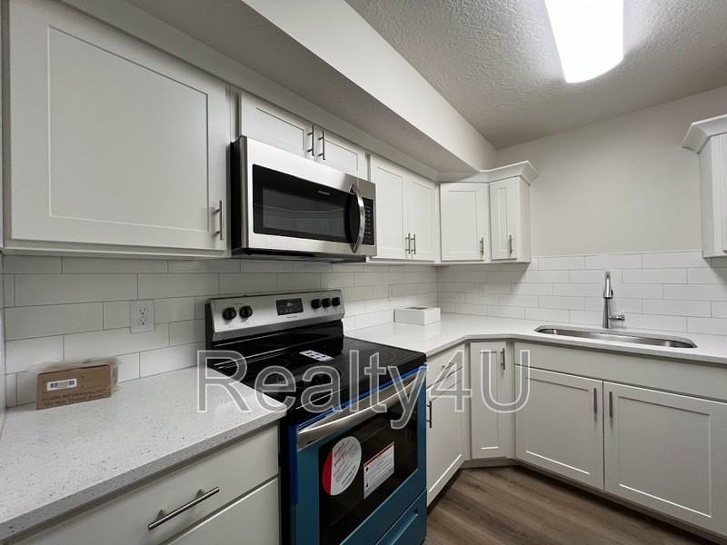 2244 N Canyon Rd - Photo 6 of 19