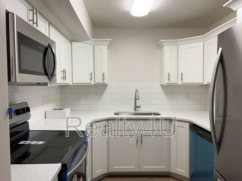 2244 N Canyon Rd - Photo 7 of 19