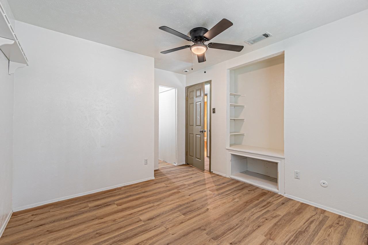 532 Windsor Dr #532WINDSOR - Photo 2 of 14