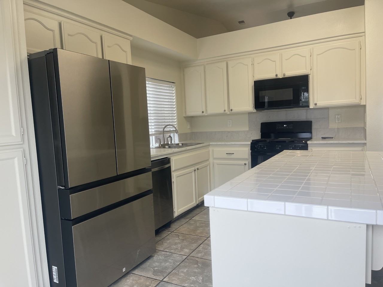 2120 Raleigh Cir - Photo 6 of 11