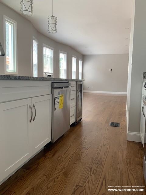 5 1/2 Edward St - Photo 3 of 15