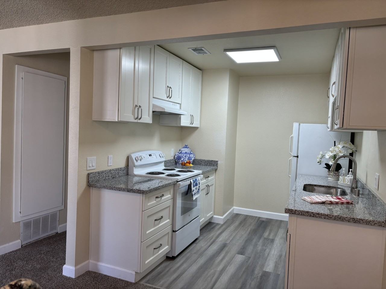 2355 Fairfield Ave #20 - Photo 2 of 29