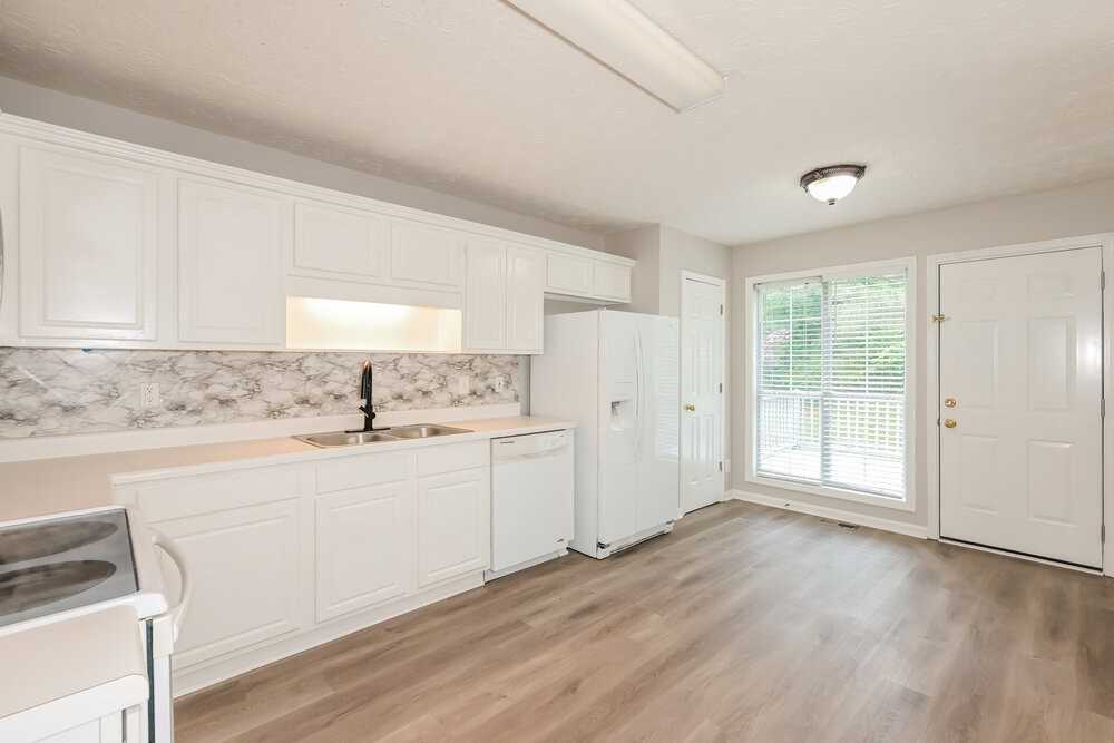 9385 Eagles Landing Dr - Photo 7 of 17