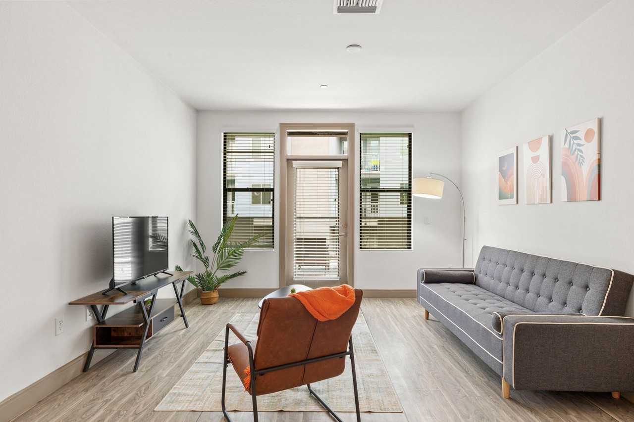 555 N College Ave #1014441P - Photo 3 of 29