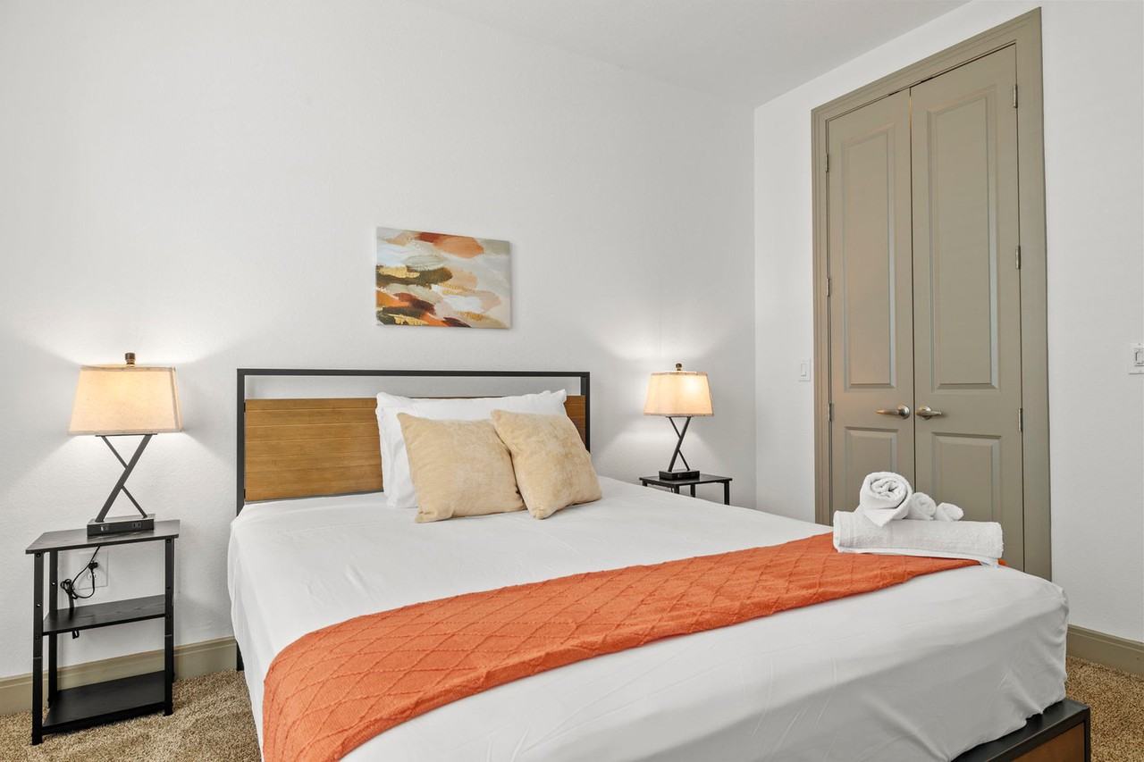 555 N College Ave #1014441P - Photo 7 of 29