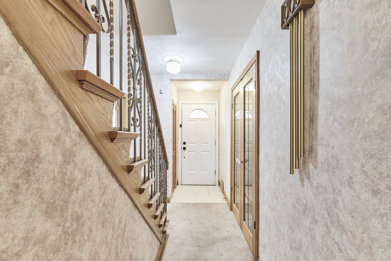 8 Hilldowntree Road - Photo 3 of 24