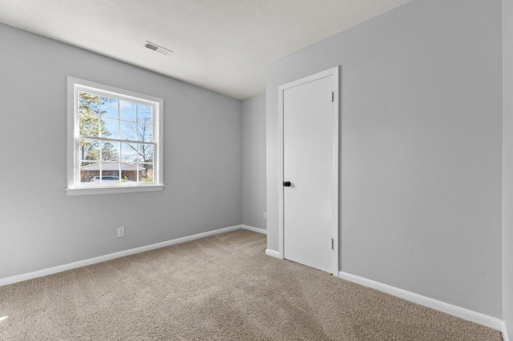 1616 Inverness Dr - Photo 5 of 38