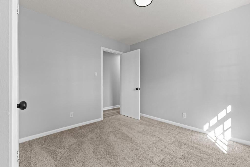 1616 Inverness Dr - Photo 6 of 38