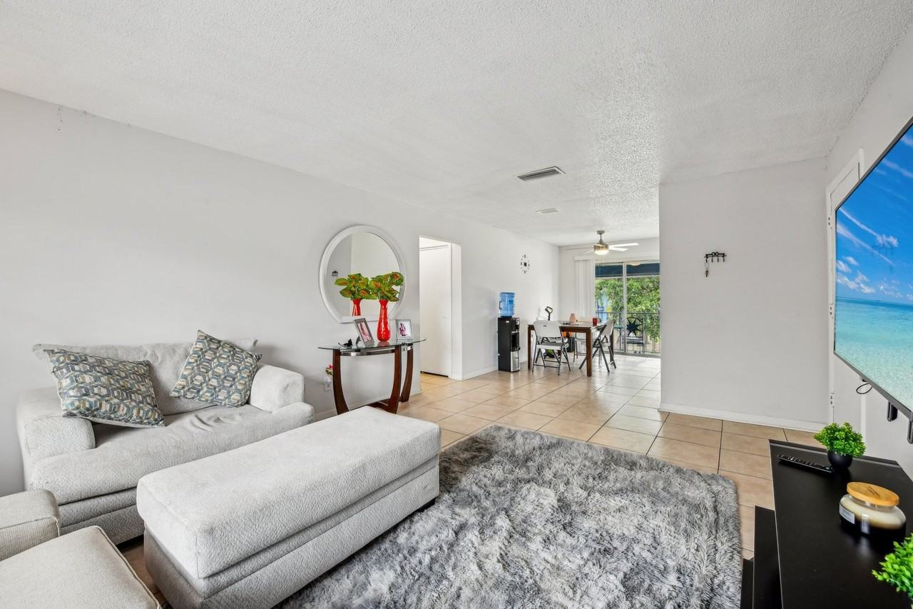 Roselea Manor Apartments - Photo 2 of 50