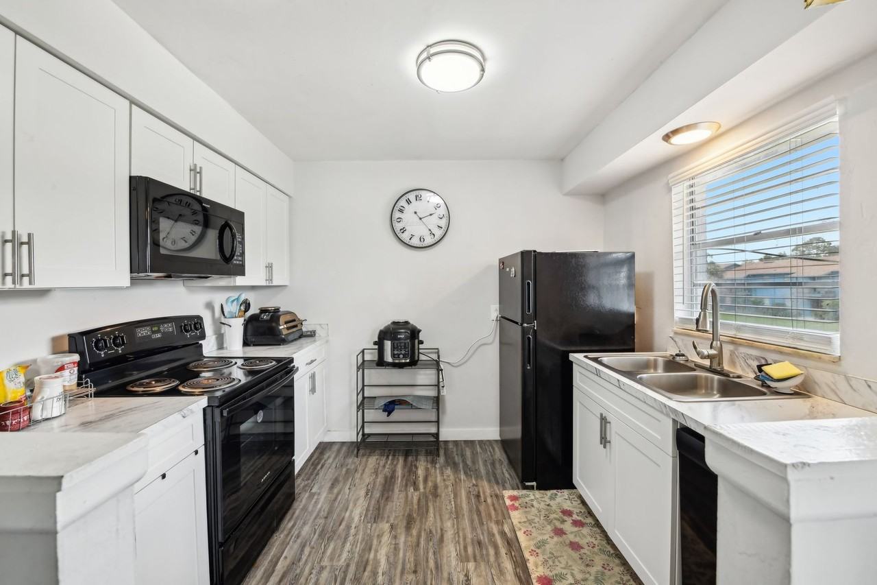 Roselea Manor Apartments - Photo 4 of 50