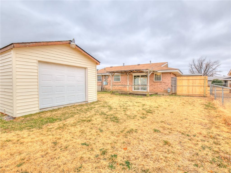 2717 Sw 80th St - Photo 3 of 7