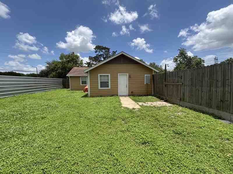 12406 Carlsbad St - Photo 2 of 20