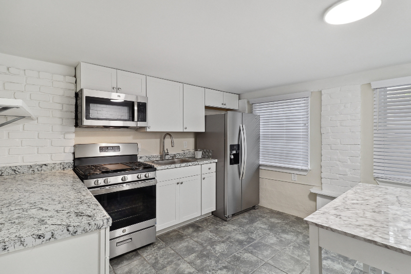 1432 Melpomene St - Photo 2 of 13