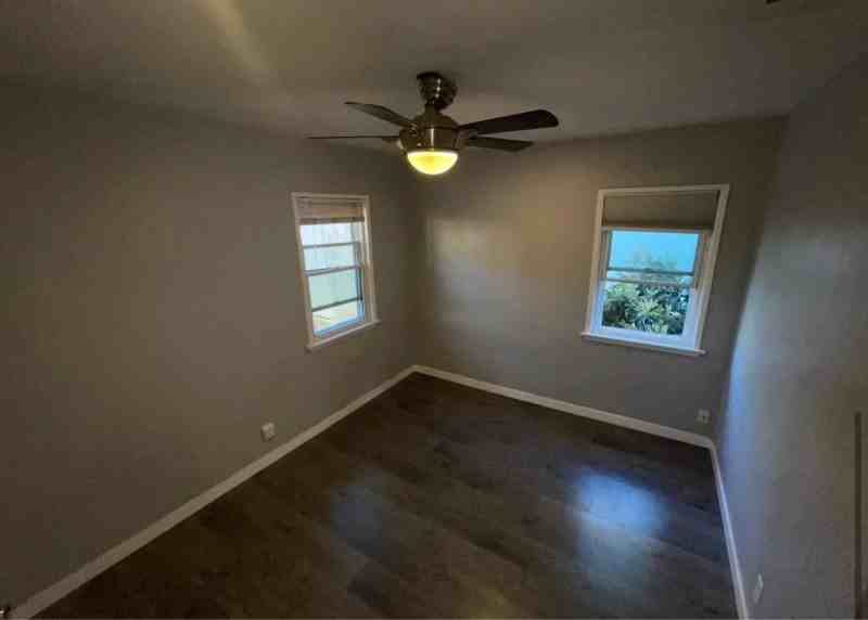 411 W Windsor Rd #C - Photo 3 of 6