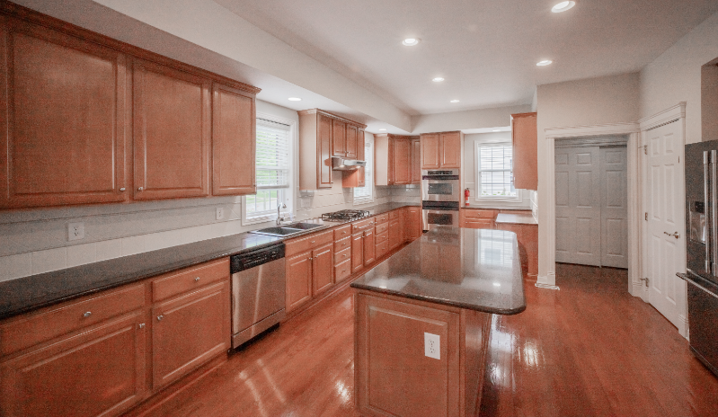 7190 Fernridge Dr - Photo 3 of 20