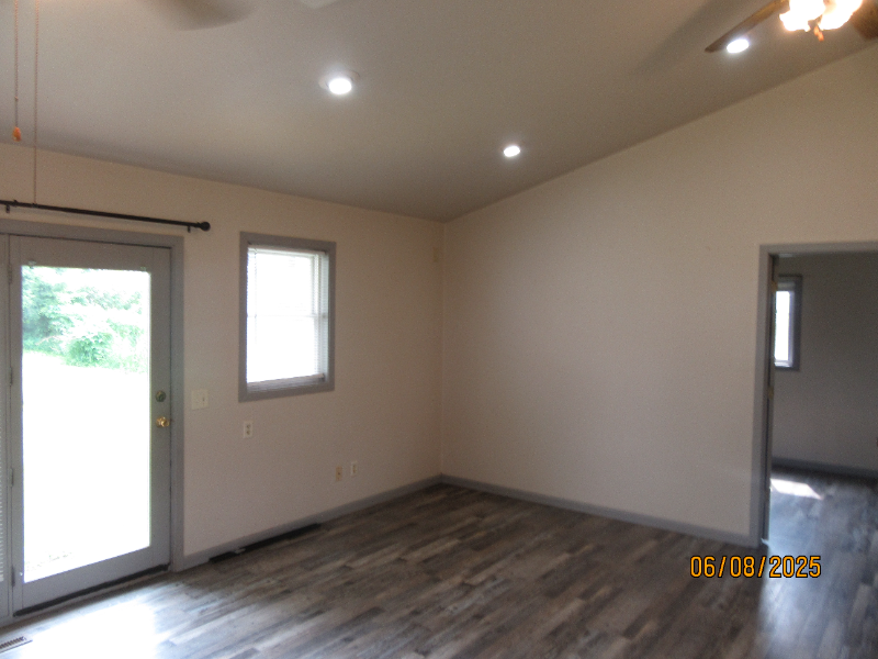 103 W Walnut St - Photo 2 of 9