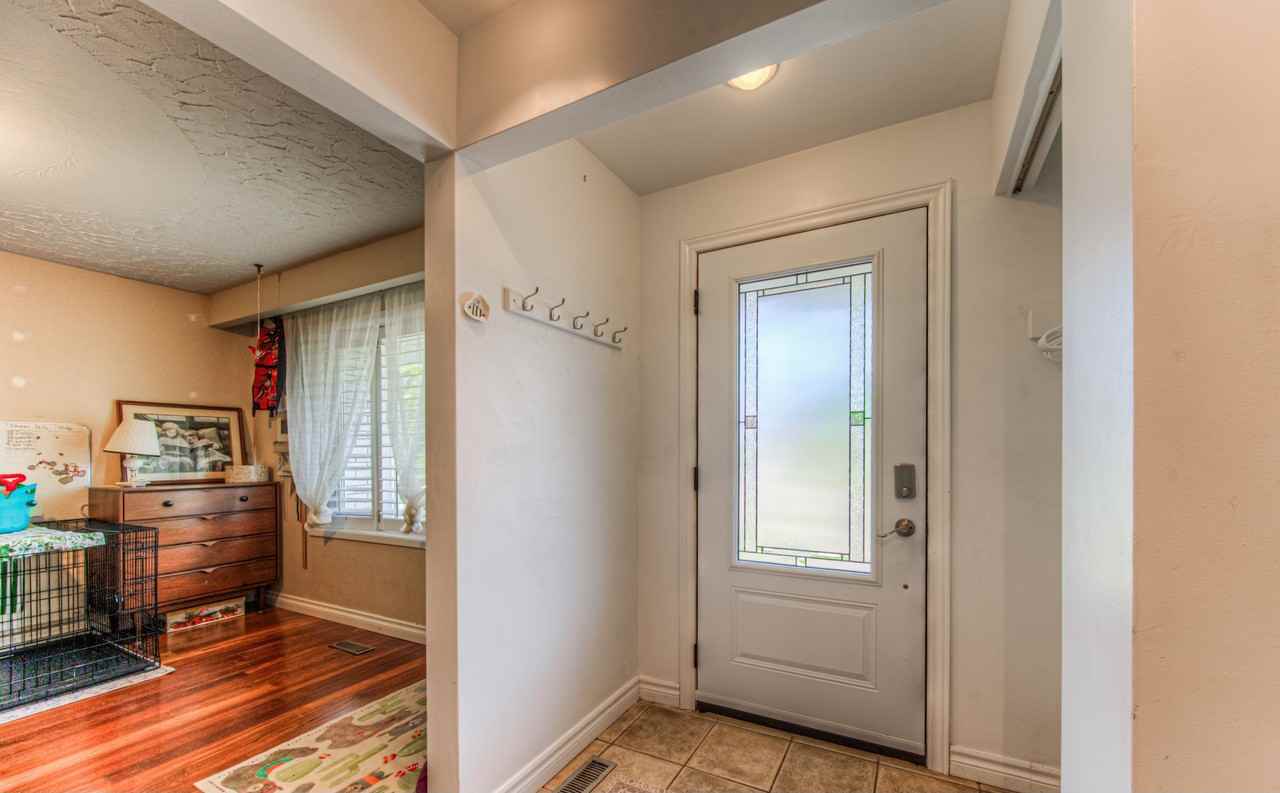 92 Pinehurst Crescent - Photo 3 of 38