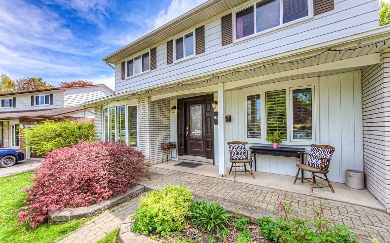 92 Pinehurst Crescent - Photo 2 of 38