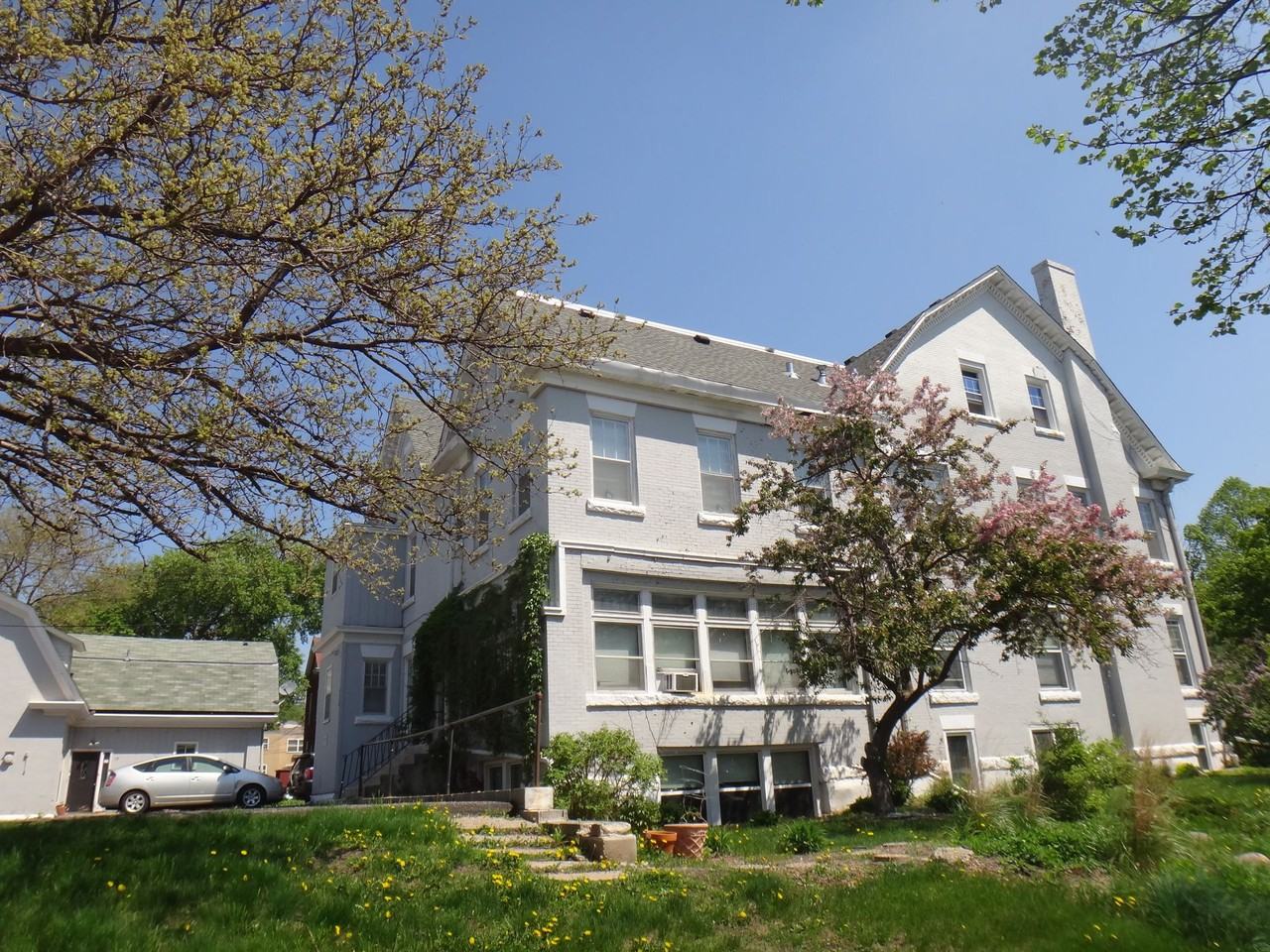 2118 Pillsbury Ave S - Photo 2 of 13