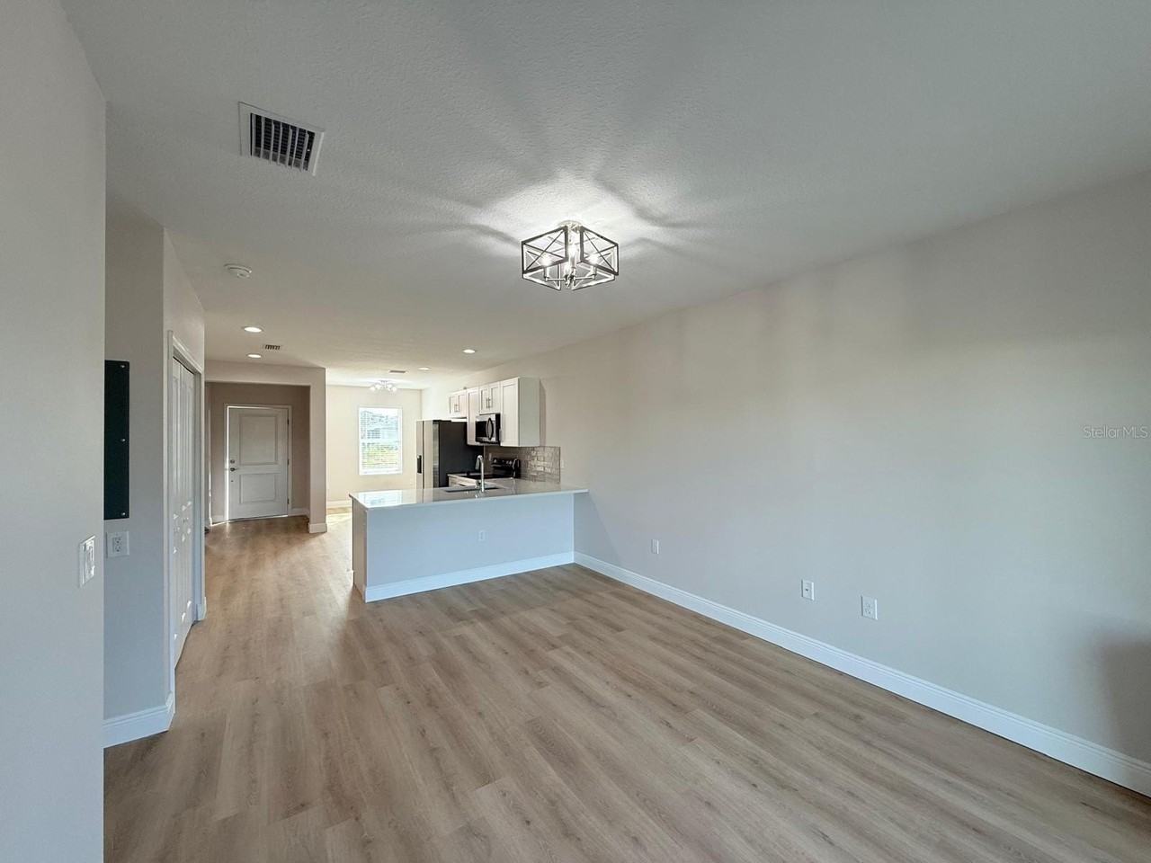 10336 Pendleton Ave - Photo 5 of 12