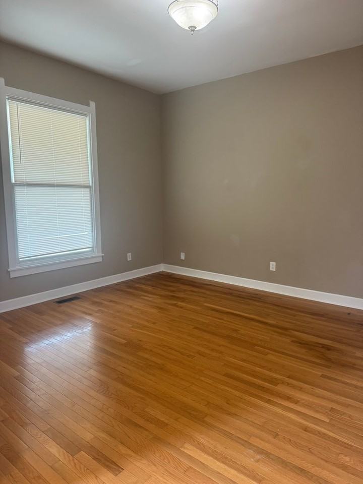 512 S State Ave - Photo 5 of 12