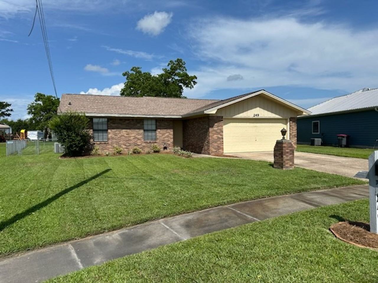 249 Hannover Cir - Photo 2 of 32