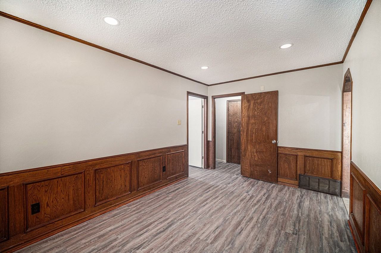 3909 Singleleaf Ln - Photo 3 of 24