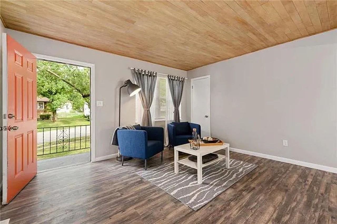 10404 Tullis Ave - Photo 2 of 14
