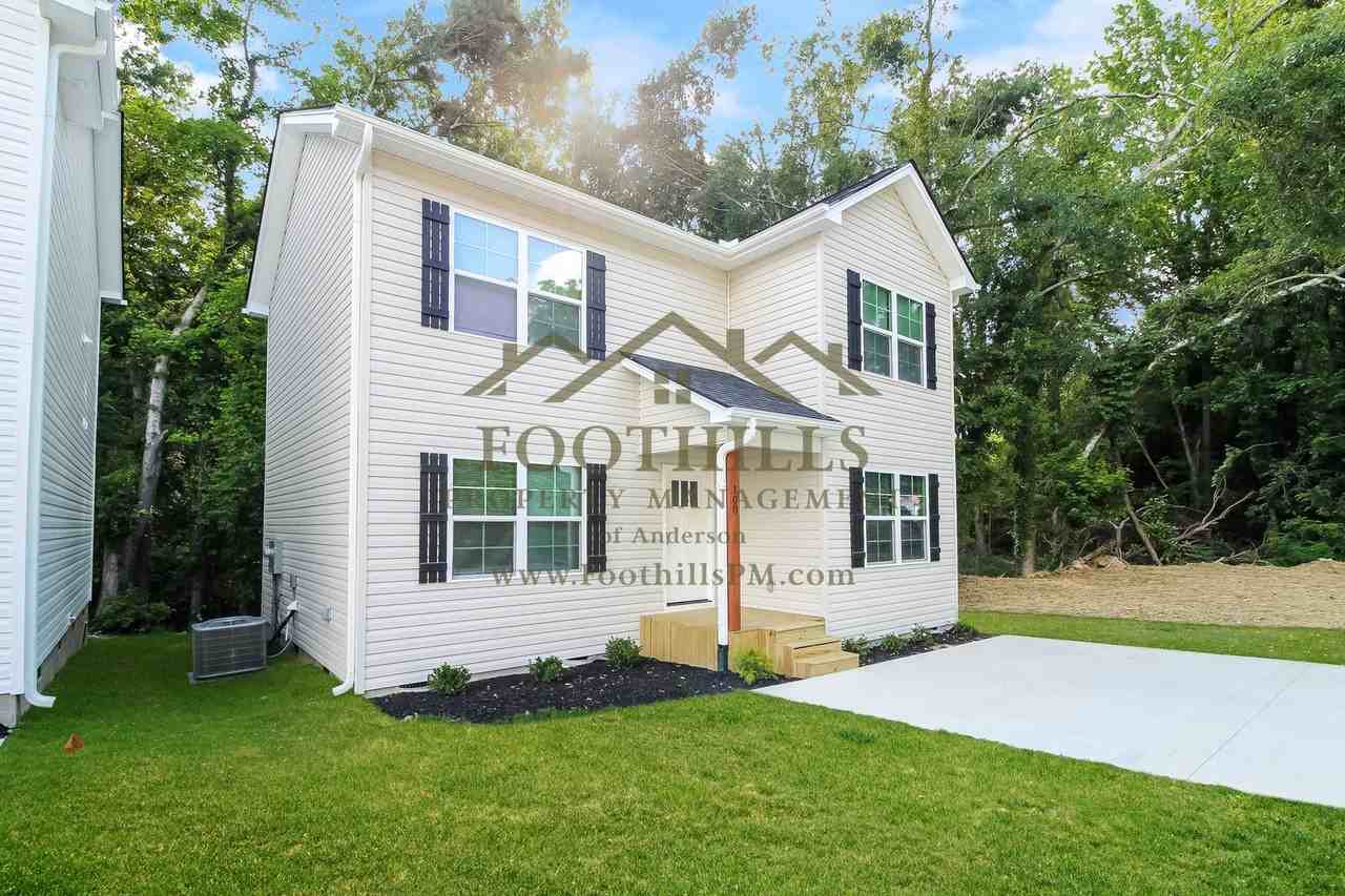 100 Crown Ct - Photo 2 of 16