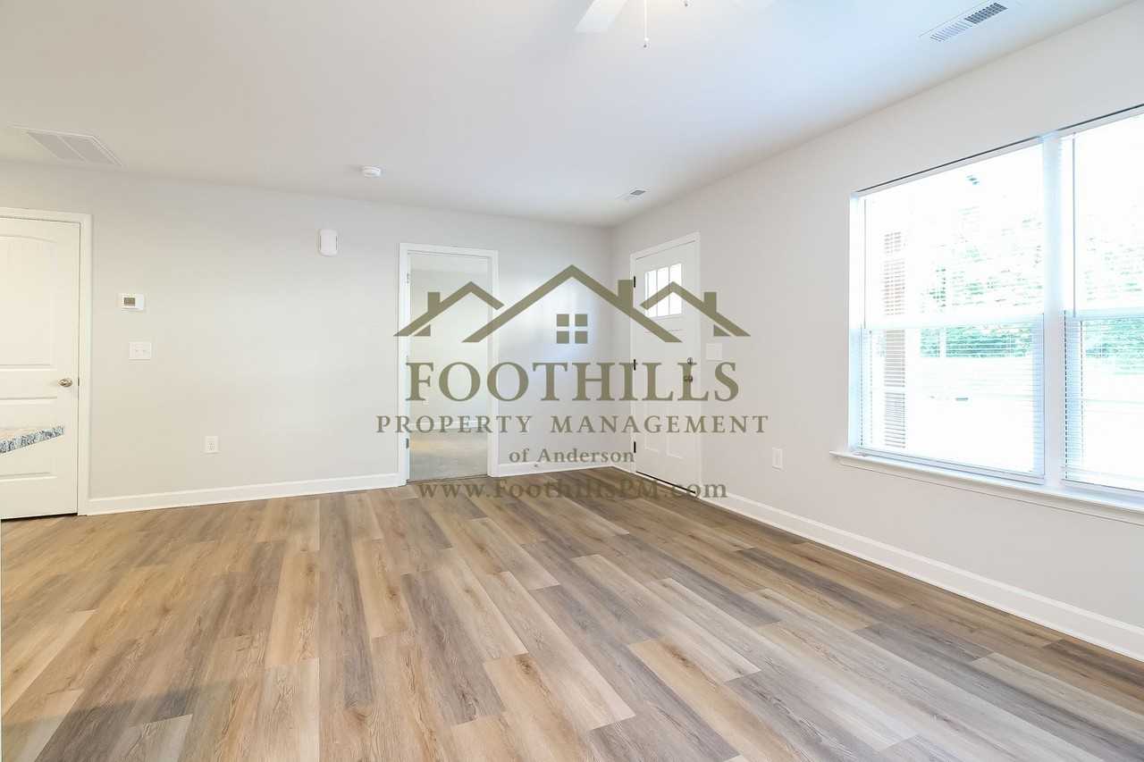 100 Crown Ct - Photo 3 of 16