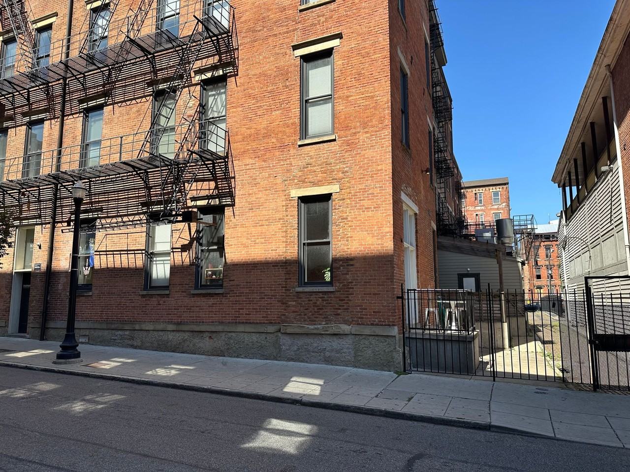 1200 Main St - Photo 3 of 4