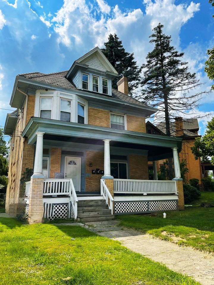 185 Lincoln House in Bellevue, Pittsburgh - Photo 2 of 4