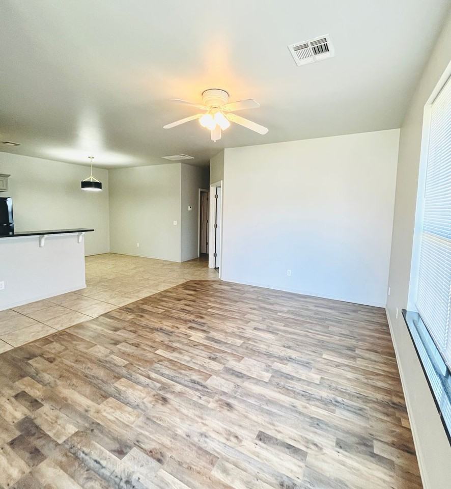 600 Rosemoor Ct - Photo 2 of 14