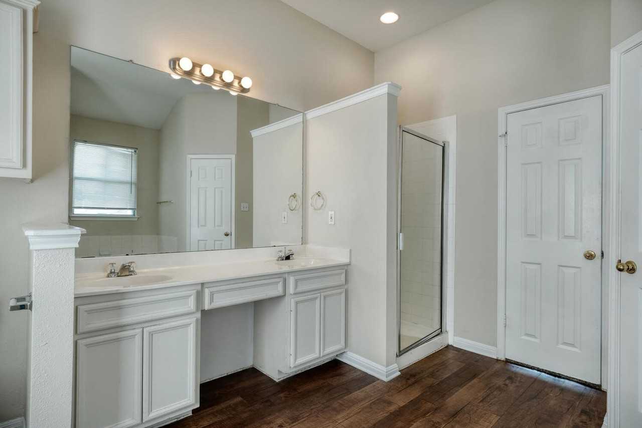 1601 Cindy Ct - Photo 2 of 14