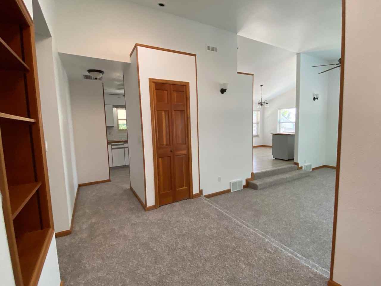 612 N Raynolds Ave - Photo 2 of 11