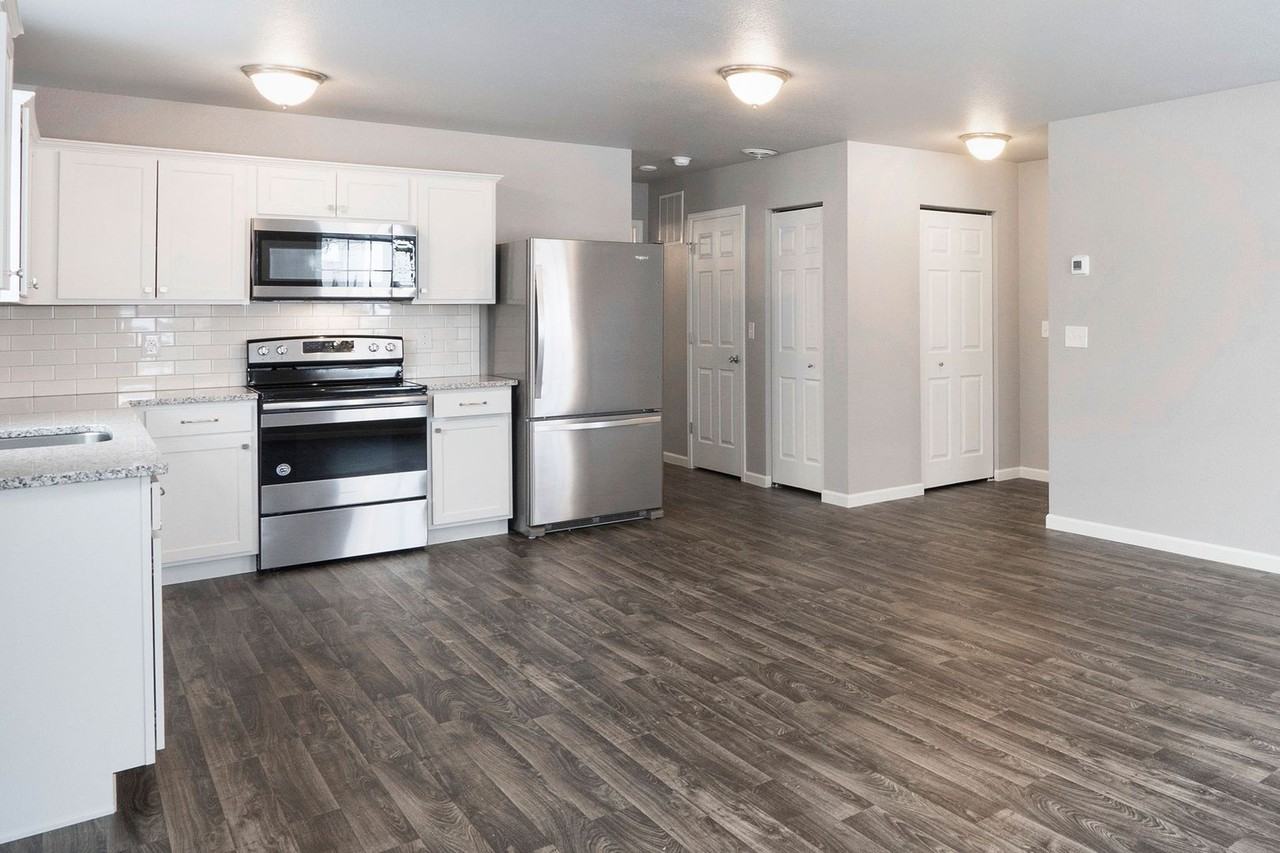 1280 Solomon Ct - Photo 5 of 18