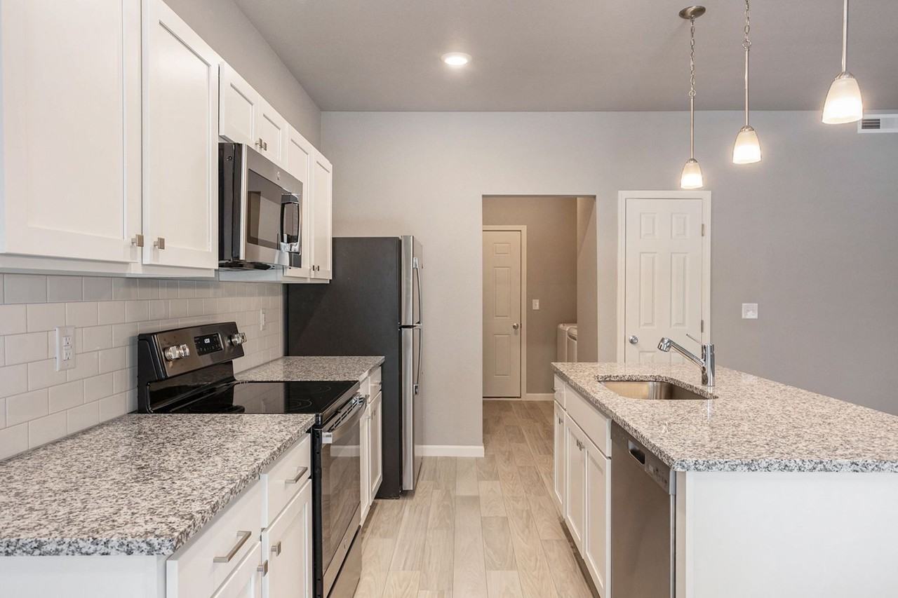 10297 Pennridge Dr - Photo 2 of 17