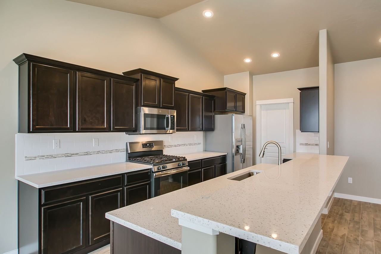 8039 Topaz Ridge Ave - Photo 3 of 30