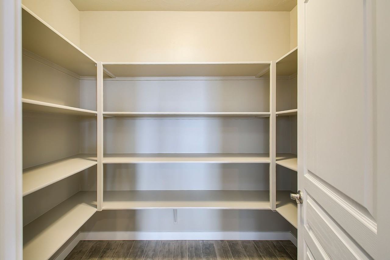 8039 Topaz Ridge Ave - Photo 6 of 30