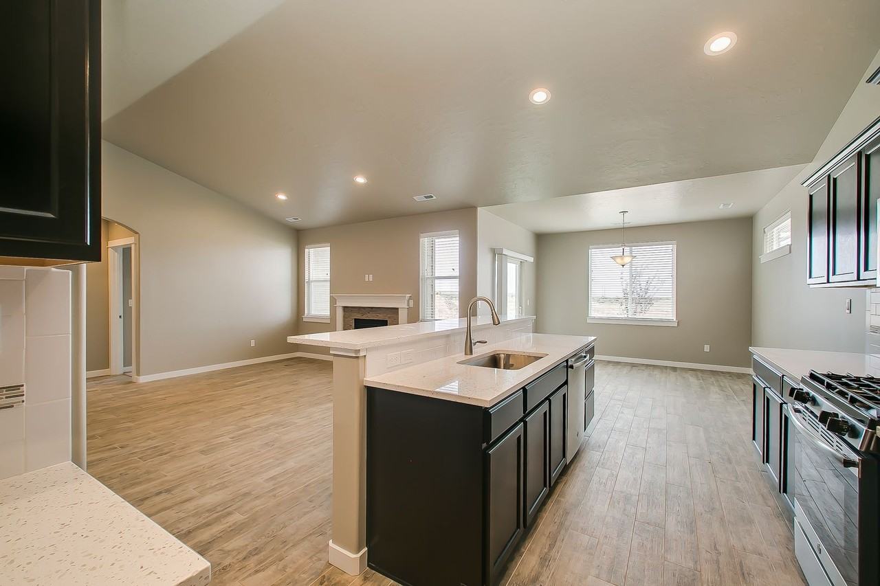 8039 Topaz Ridge Ave - Photo 7 of 30