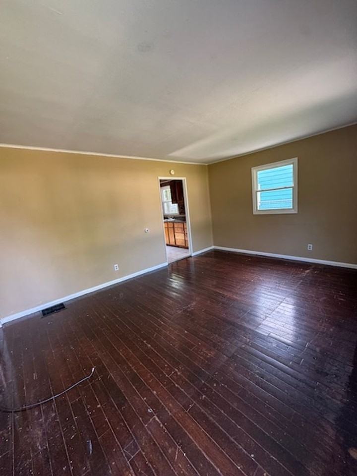 4625 Spatz Ave - Photo 2 of 8