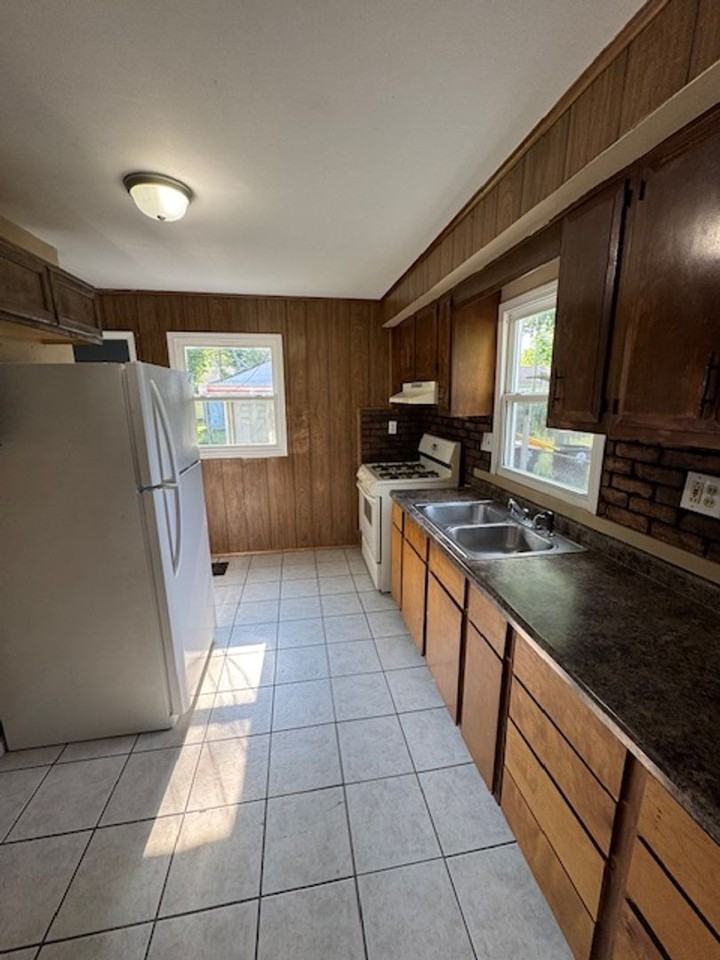 4625 Spatz Ave - Photo 3 of 8