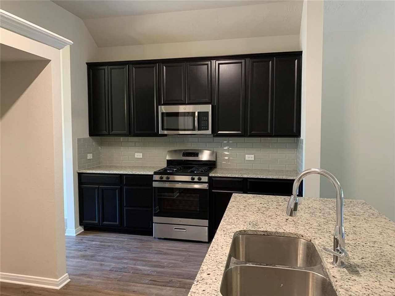 994 Arbor Xing - Photo 4 of 13