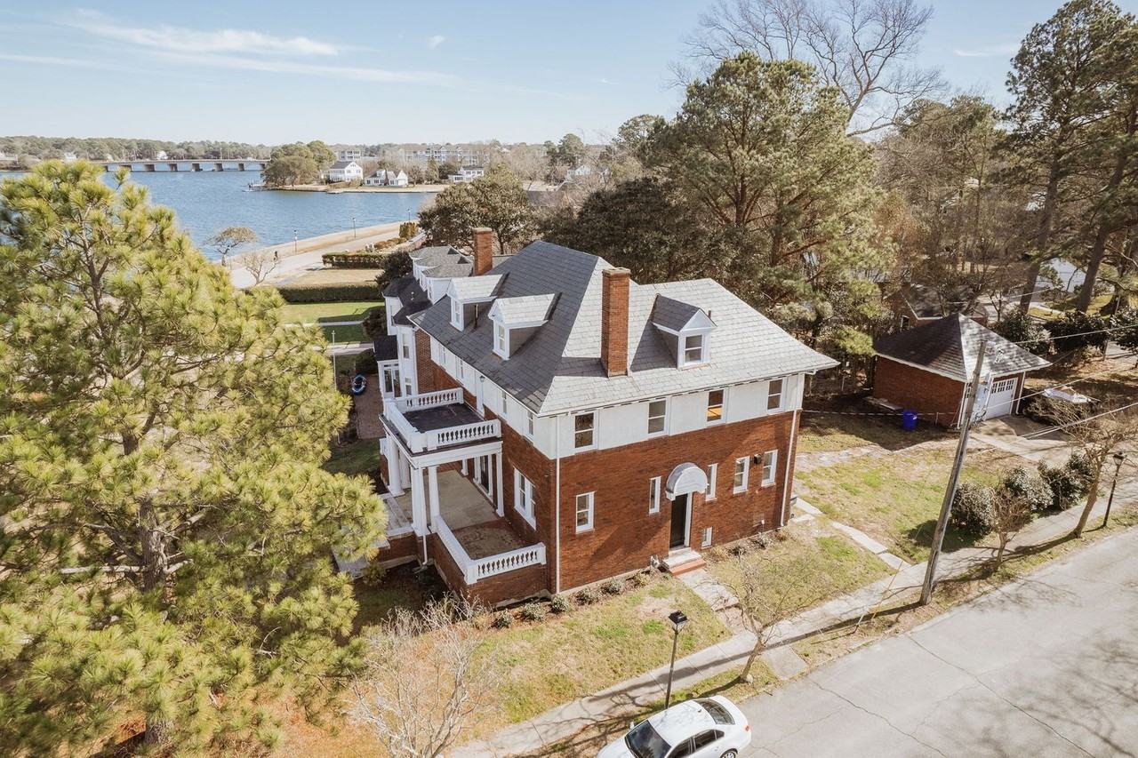 559 Mayflower Rd - Photo 3 of 50