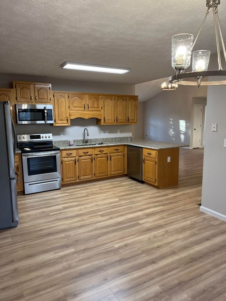 392 Southridge Cir - Photo 4 of 9