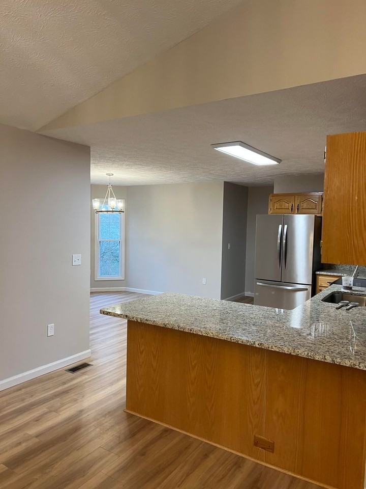 392 Southridge Cir - Photo 5 of 9
